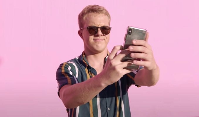 Telediario 1 - 'Fake Famous': cómo se fabrican los influencers