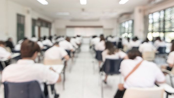 Telediario 1 - El temor a que los universitarios copien online, uno de los motivos por los que se mantienen exámenes presenciales