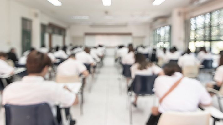 Telediario 1 - El temor a que los universitarios copien online, uno de los motivos por los que se mantienen exámenes presenciales