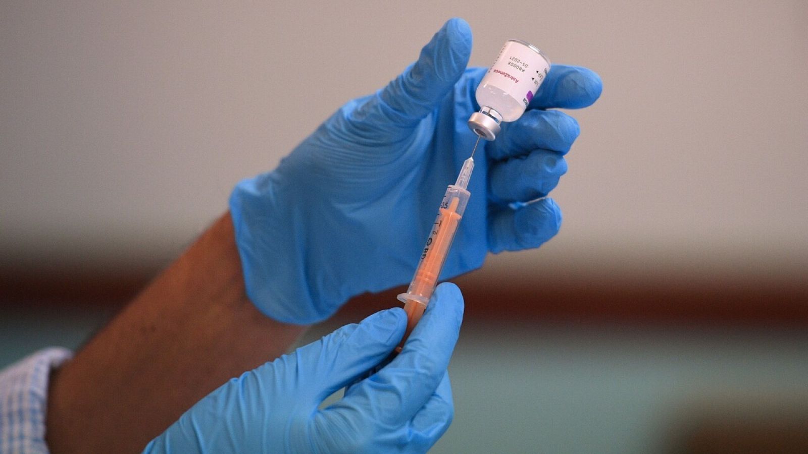 La vacuna de AstraZeneca será para menores de 55 años