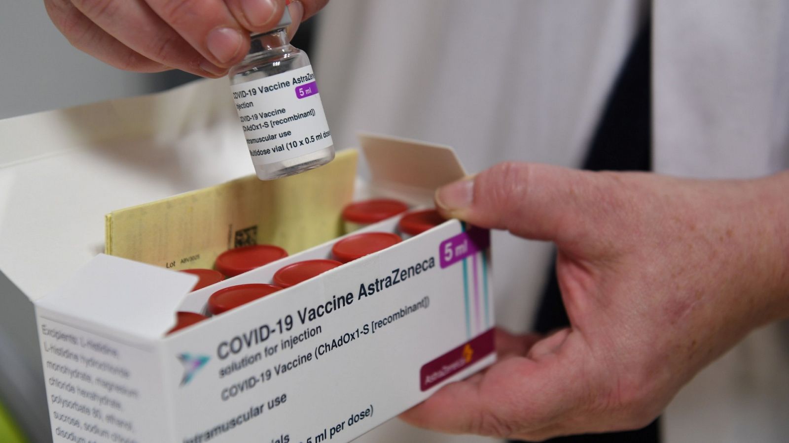 Coronavirus | Francia comienza a suministrar la vacuna de AstraZeneca a los sanitarios