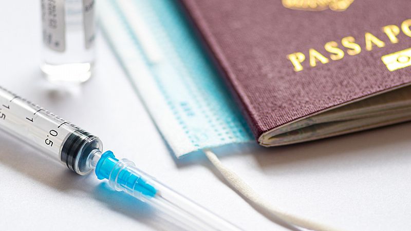 ¿Es ético viajar al extranjero para vacunarse contra la COVID-19?
