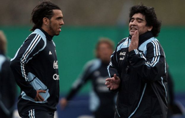  - Tévez gana la partida a Agüero