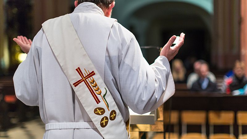 Un cura negacionista, posible origen de un contagio masivo de COVID-19 en un convento