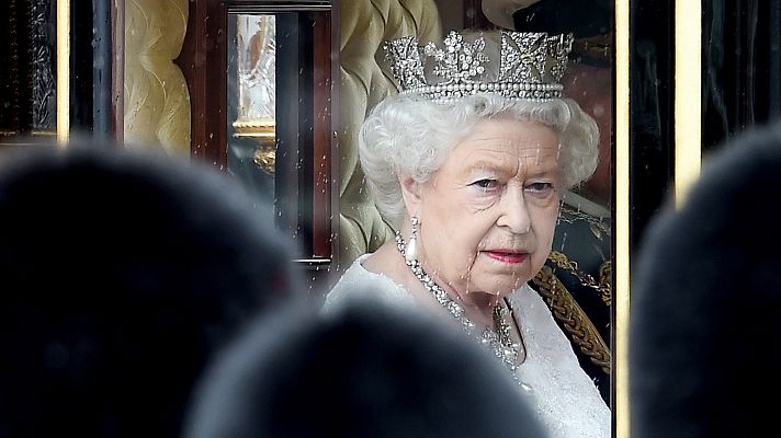 Telediario 1 - La reina Isabel II presionó al Gobierno británico para ocultar su patrimonio, según The Guardian
