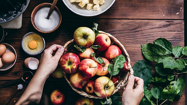 Aprendemos a elaborar manzanas caramelizadas templadas