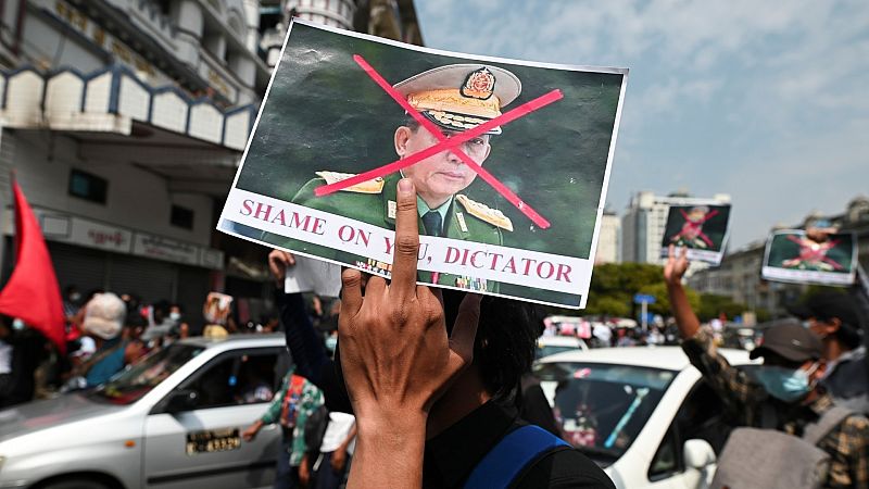 El jefe del ejército de Bimania justfica el golpe de Estado por el "fraude electoral" y anuncia elecciones en un año