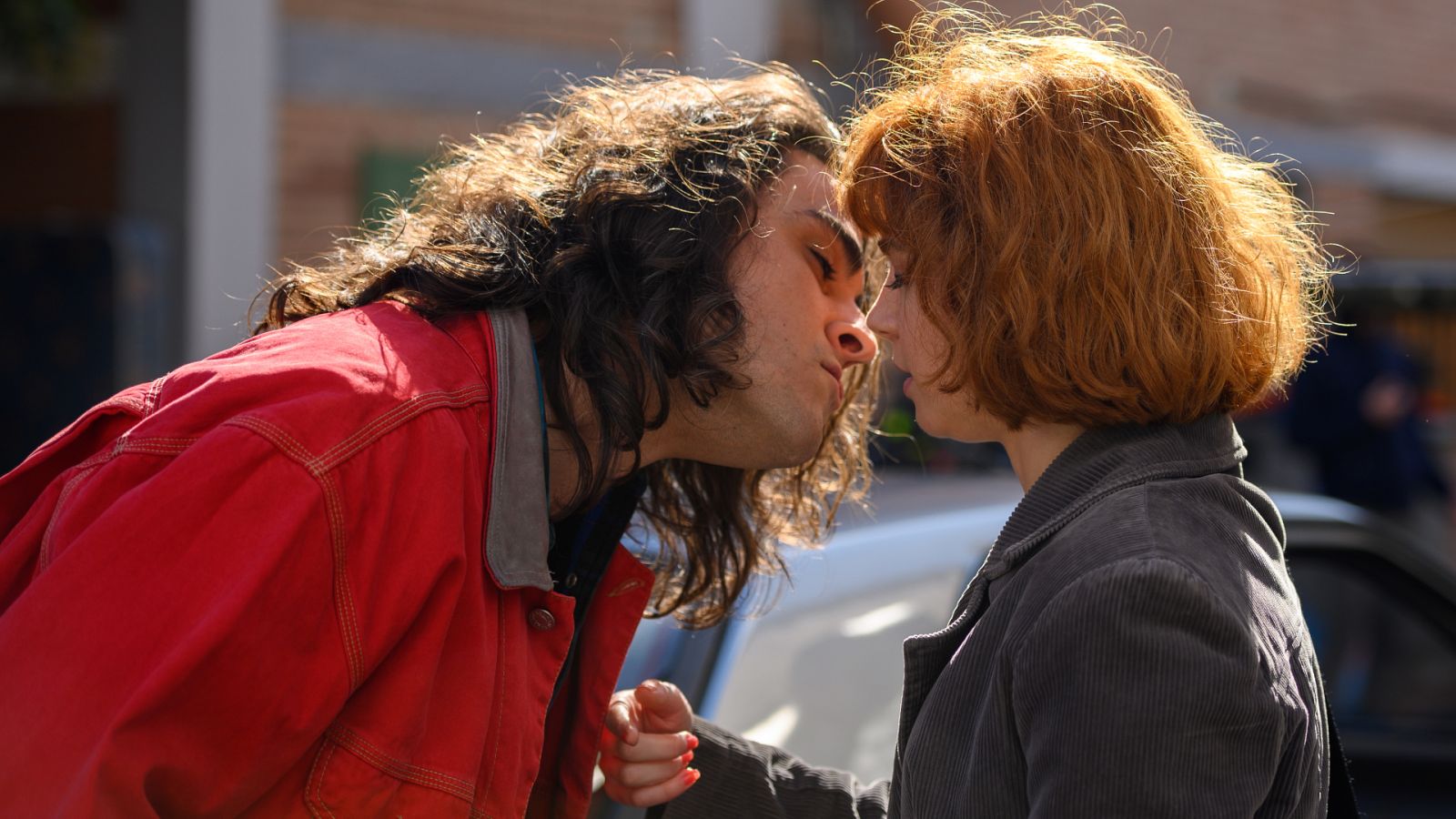 Antonio Alántara descubre a Álex besando a María