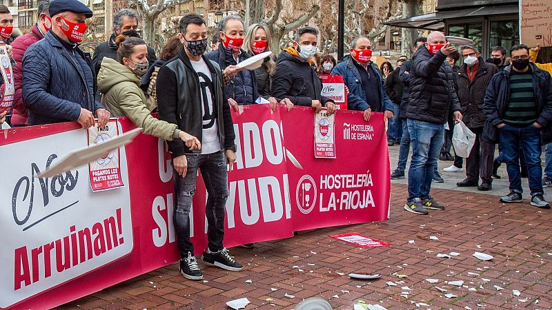 Los hosteleros "hartos de pagar los platos rotos" del coronavirus se manifiestan para pedir ayudas directas al sector