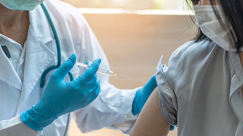 Destinatarios de la vacuna AstraZeneca - La hora de La 1 | Ver