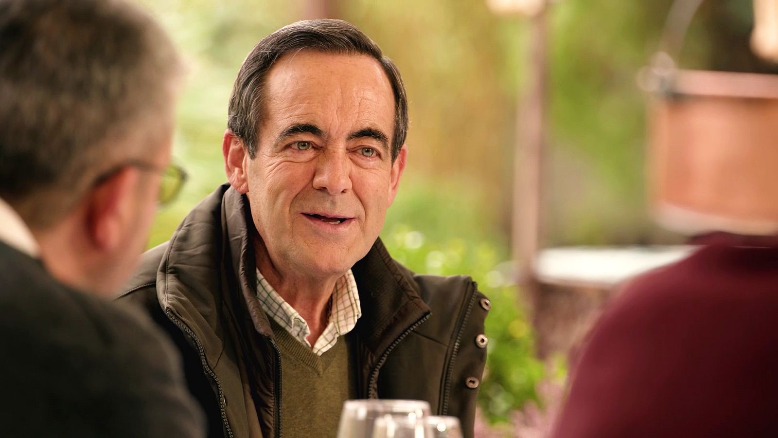 Dos parejas y un destino -  José Bono, primer anfitrión secreto de 'Dos parejas y un destino'