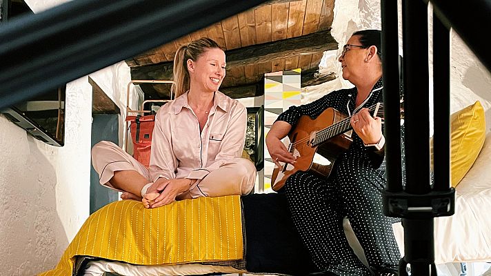 Anne y María cantan a dúo "Pa' todo el año"