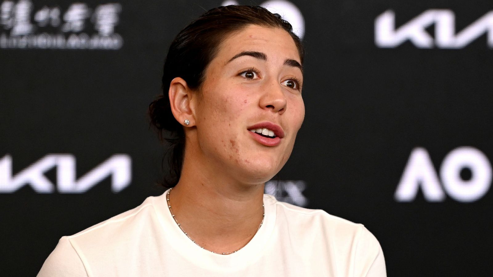 Muguruza agradece que haya público, no un "silencio matador"