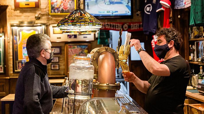 Telediario 1 - Varias comunidades se debaten entre mantener las restricciones o abrir la mano