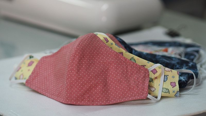 Prohibida la venta de mascarillas de tela como higiénicas - La hora de La 1 | Ver