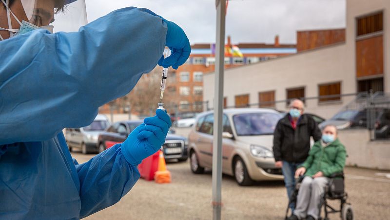 Coronavirus - Las comunidades ya piensan cómo acelerar las vacunaciones - RTVE.es - Telediario 1 | Ver