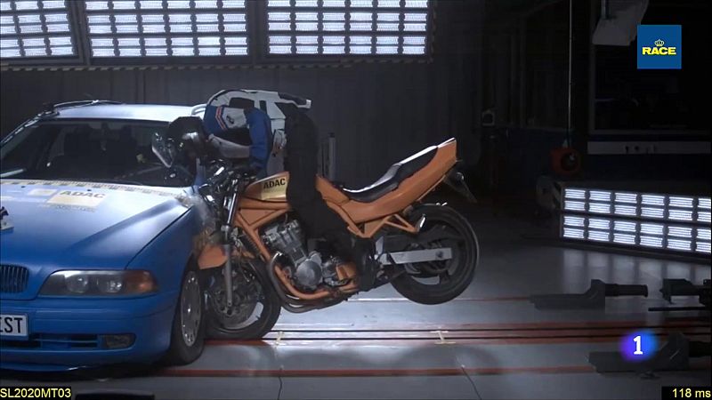 La DGT lanza una campaña para promover que los motoristas usen airbag