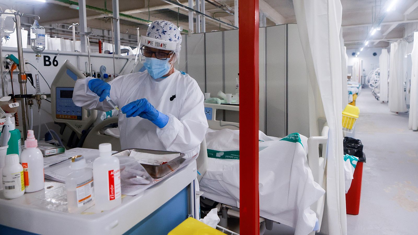 Simón cree que el descenso en los fallecimientos se podrá observar "a partir de principios de la semana que viene"