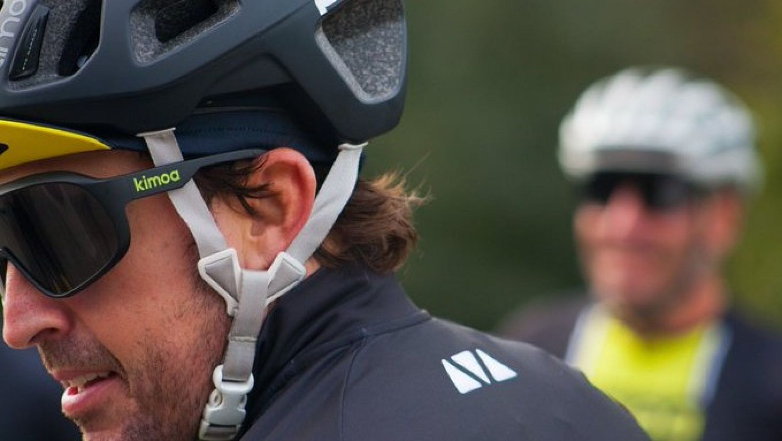 Fernando Alonso, atropellado por un coche cuando entrenaba en bicicleta