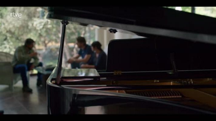 La caza - Selva interroga a Lance y Mónica