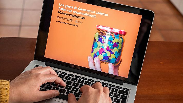 Telediario 1 - La pandemia le roba a Cádiz el Carnaval en las calles y traslada la celebración a las casas con actividades virtuales