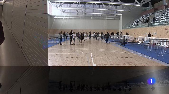 Telediario 1 - Polideportivos, mercados u hoteles, habilitados como colegios electorales para el 14F