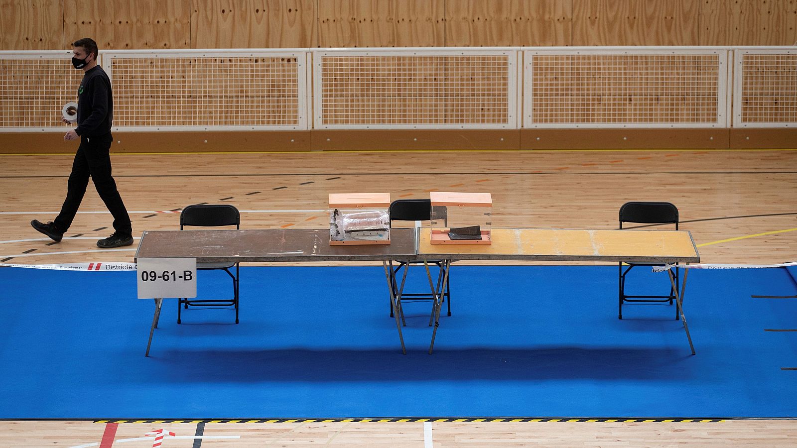 Polideportivos, mercados u hoteles, habilitados como colegios electorales para el 14F