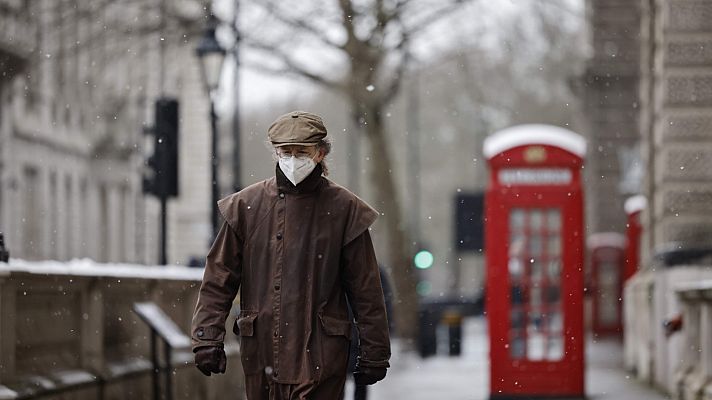 Telediario 1 - Mejora ligeramente la situación mundial con el número de contagios en descenso por cuarta semana consecutiva
