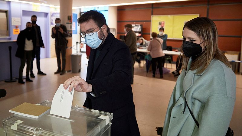 Los candidatos de ERC, PSC, CUP y Vox votan en las elecciones catalanas