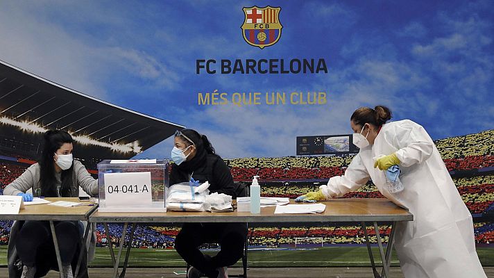 Especial Coronavirus - Varios mercados y el Camp Nou se convierten en centros de votación en Cataluña