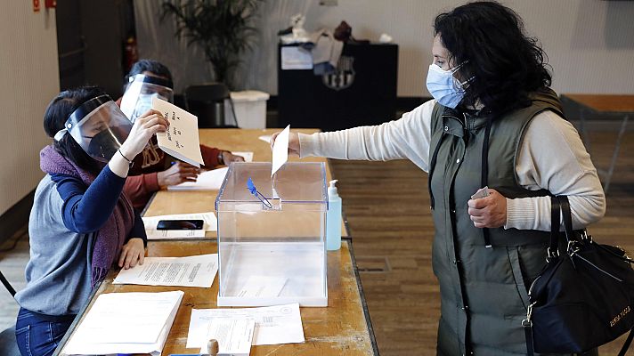 Telediario 1 - Ser miembros de una mesa electoral en Cataluña: del miedo a la resignación