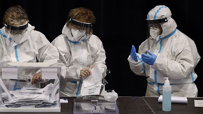 Telediario 1 - Colegios electorales en lugares atípicos