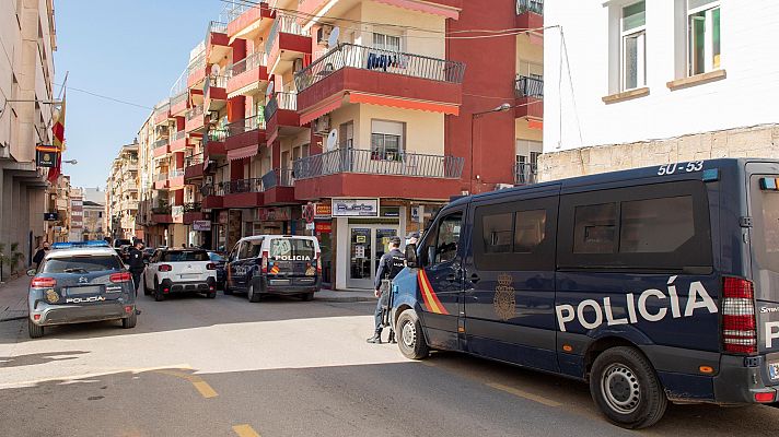 Noche de disturbios en Linares tras la agresión de dos policías nacionales a un vecino de la localidad