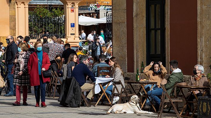 Telediario 1 - La fatiga pandémica, las medidas cambiantes y el buen tiempo hacen que los ciudadanos se relajen frente al riesgo de contagio