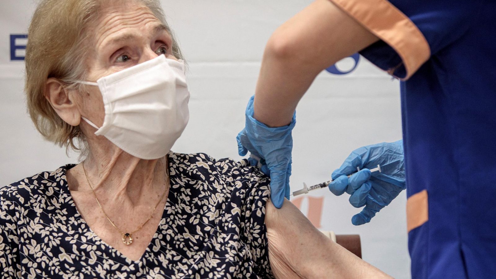 Simón adelanta que la incidencia de casos "disminuye más rápido" en los mayores de 65 años ya vacunados