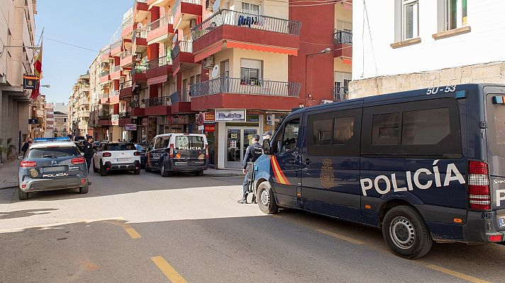 Telediario 1 - La policía despliega un dispositivo para evitar nuevos enfrentamientos en Linares: "Esto es una bomba de relojería a punto de explotar"