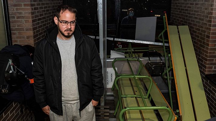 Telediario 1 - Los Mossos entran en la Univeridad de Lleida para detener al rapero Pablo Hasel