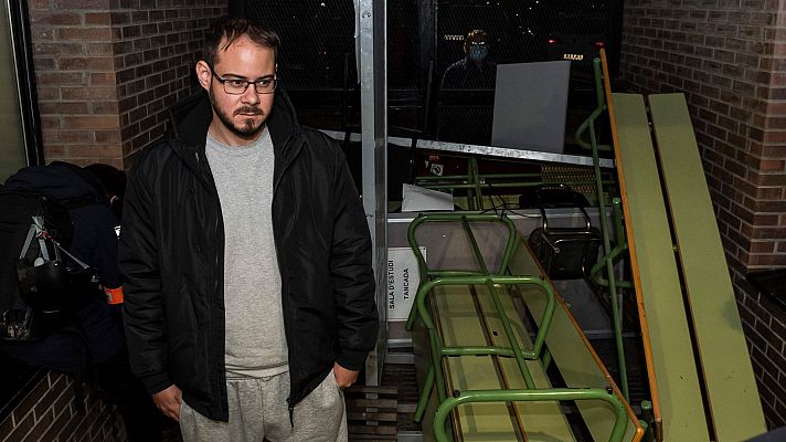 Telediario 1 - Los Mossos entran en la Univeridad de Lleida para detener al rapero Pablo Hasel