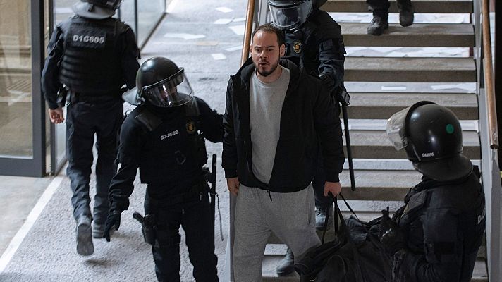 Telediario 1 - La detención del rapero Pablo Hasel enciende el debate sobre los límites de la libertad de expresión