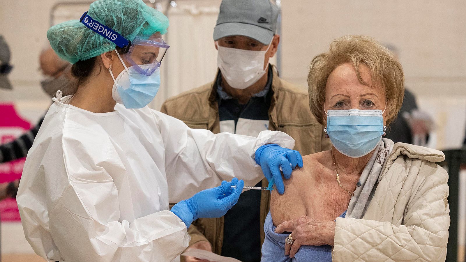 Coronavirus - El turno de la vacuna les llega a los mayores de 80 años - RTVE.es - Telediario 1 | Ver