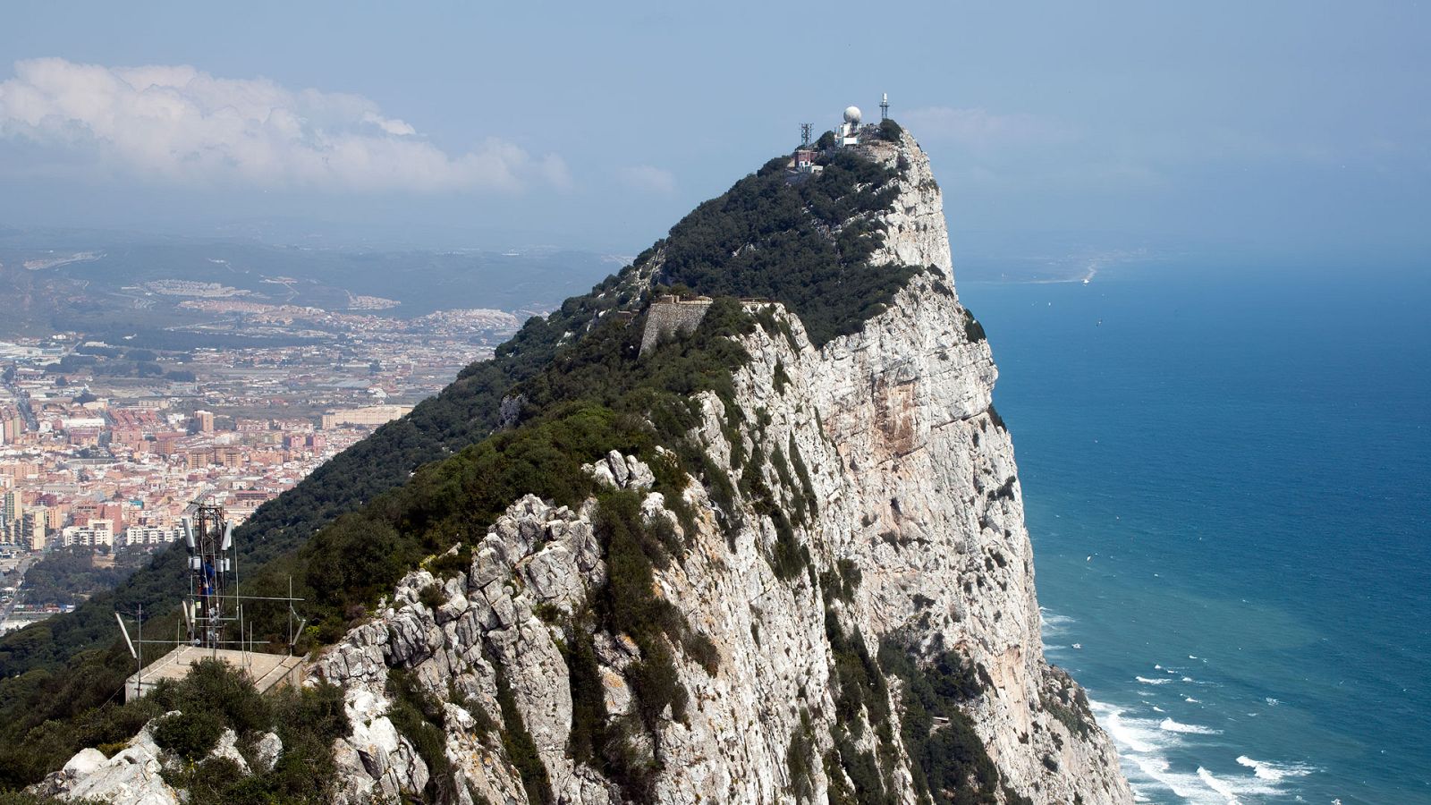 Intervalos de viento fuerte en el Estrecho y litorales gallego, vasco y catalán - Ver ahora