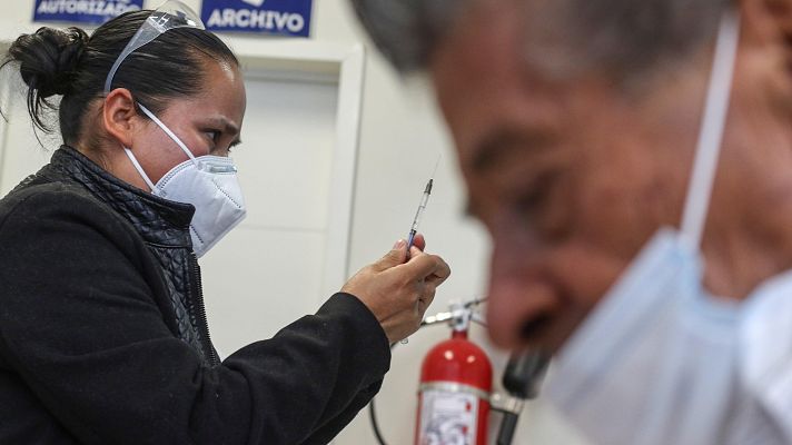 México comienza vacunando a los mayores de 60 años de zonas rurales marginadas