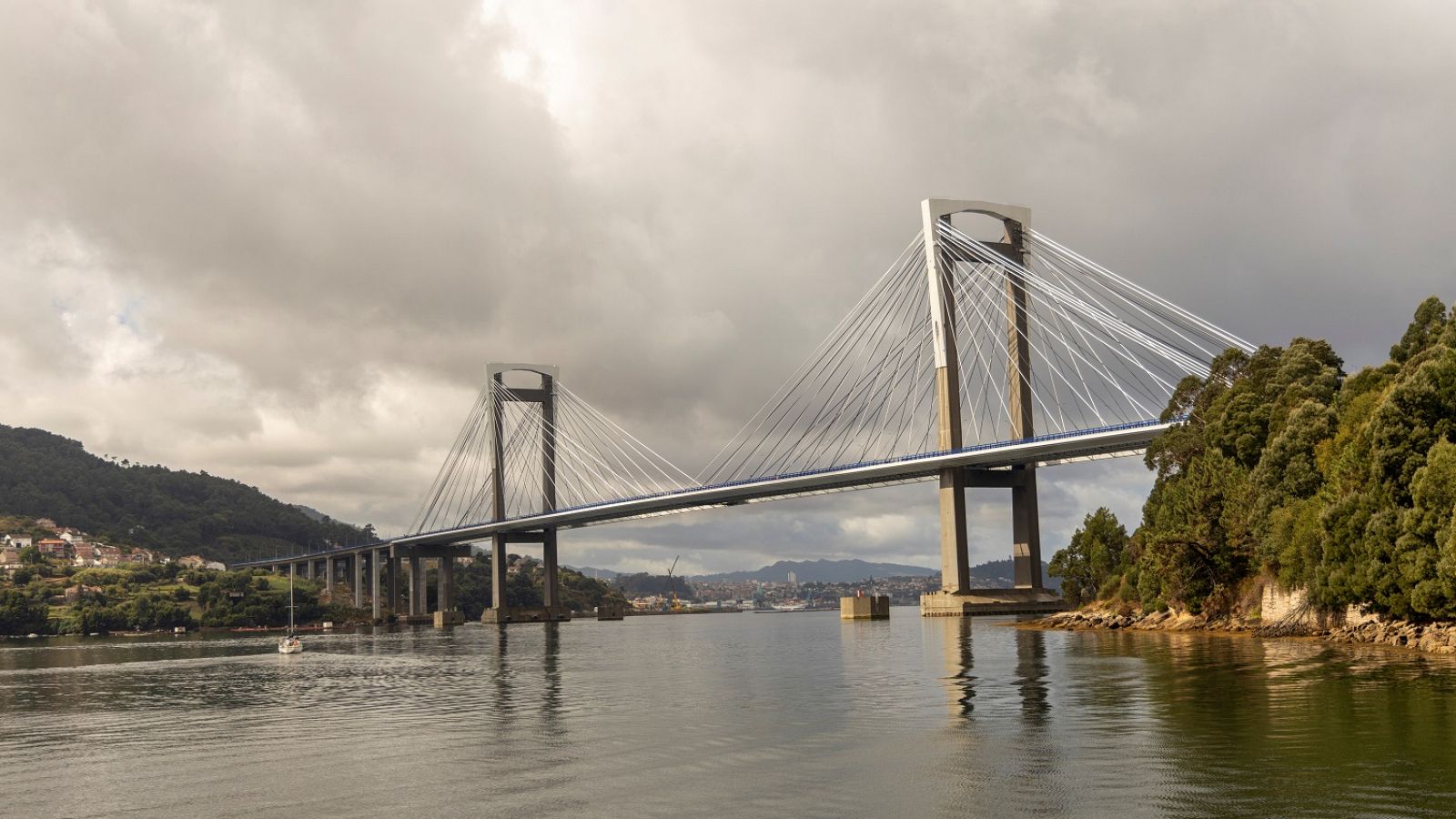 En Galicia, intervalos de viento fuerte y precipitaciones persistentes en el oeste - Ver ahora