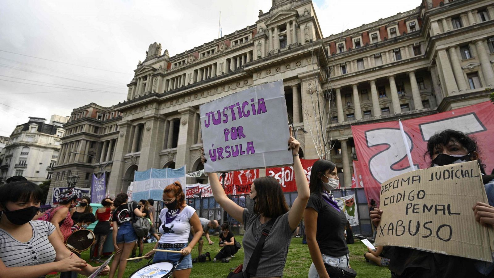 Protestas en Argentina por la última mujer asesinada