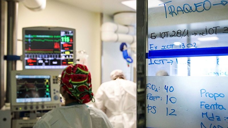 Fernando Simón alerta del riesgo de relajar las restricciones antes de tiempo: en caso de rebrote, el sistema asistencial "no aguantaría" 