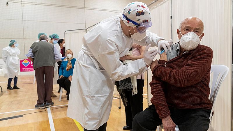 Más de 1,1 millones de españoles han completado el proceso de vacunación