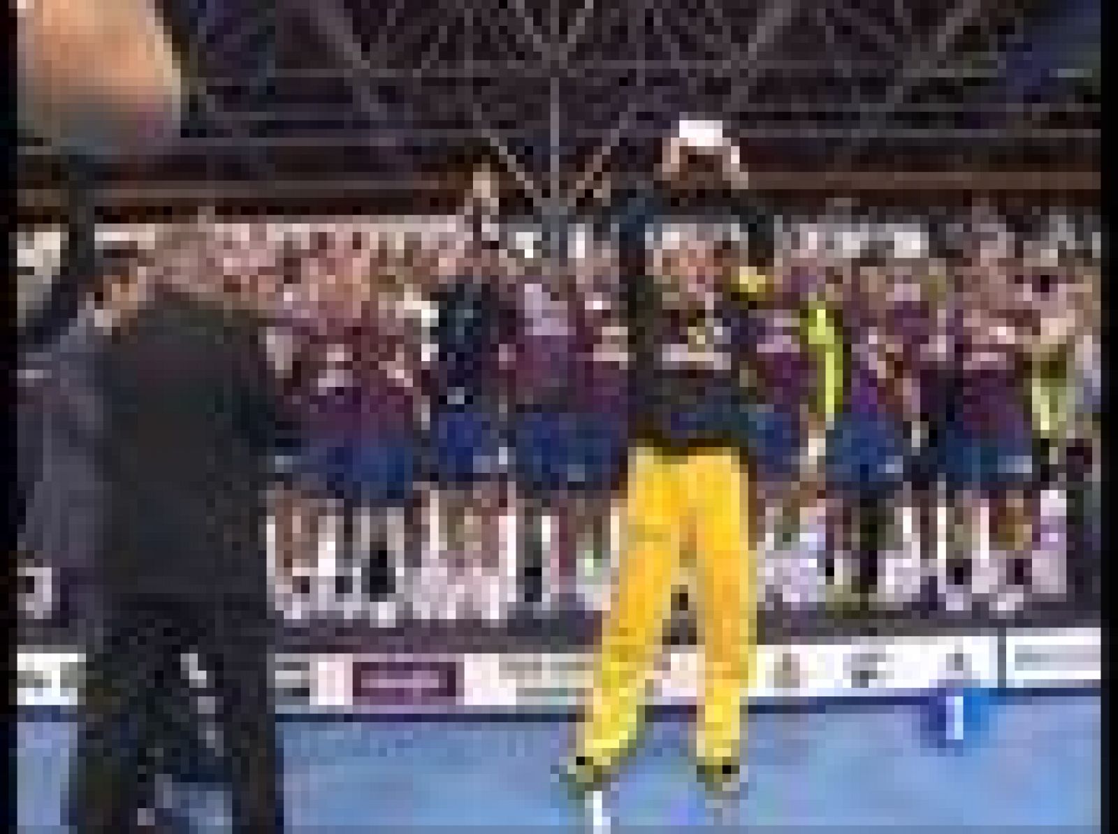 El Barça de balonmano alza la Supercopa de España después de vencer al Ciudad Real. 