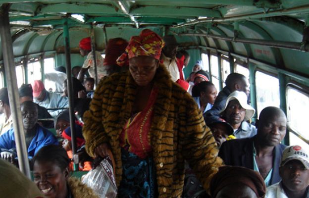 En portada - Viaje a la finca de Mugabe