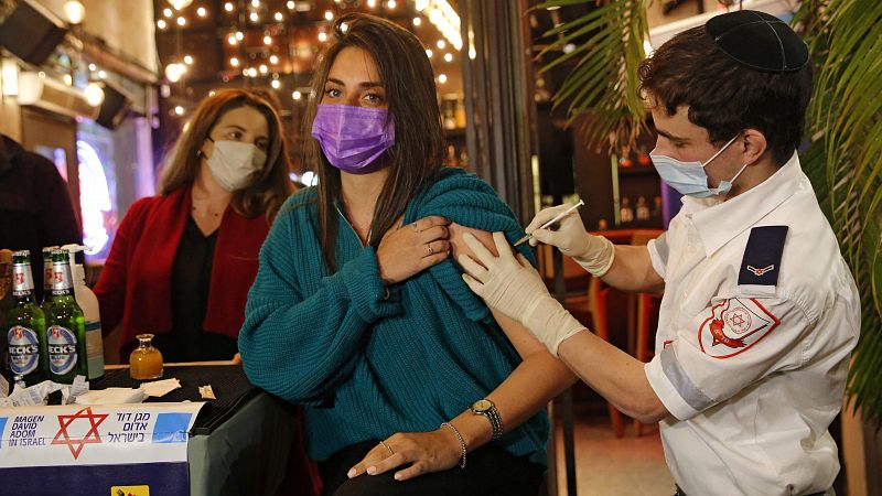 Coronavirus - La vacuna Pfizer, efectiva al 85% con una dosis, según un estudio - Telediario 1 | Ver