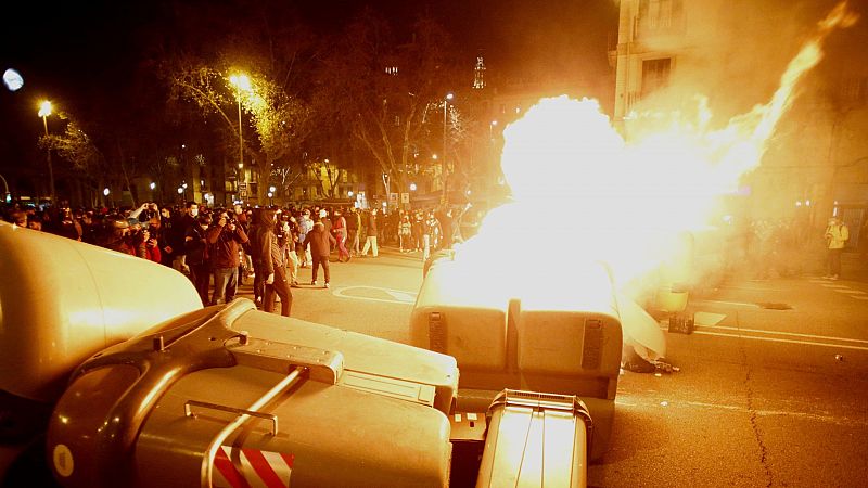 Altercados durante el cuarto día de protestas en Cataluña para pedir la libertad de Hasel